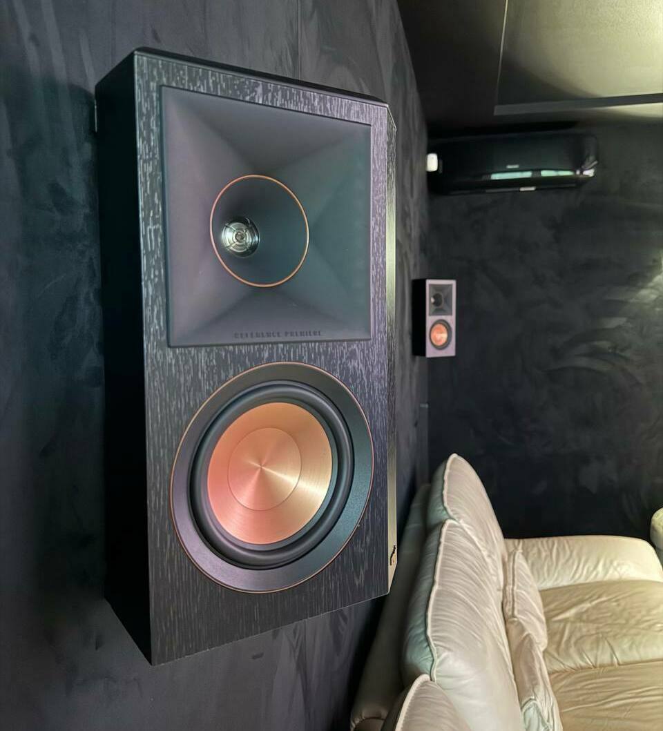 Домашний кинозал  с долби атмос на основе акустики Klipsch  и AV ресивера Integra