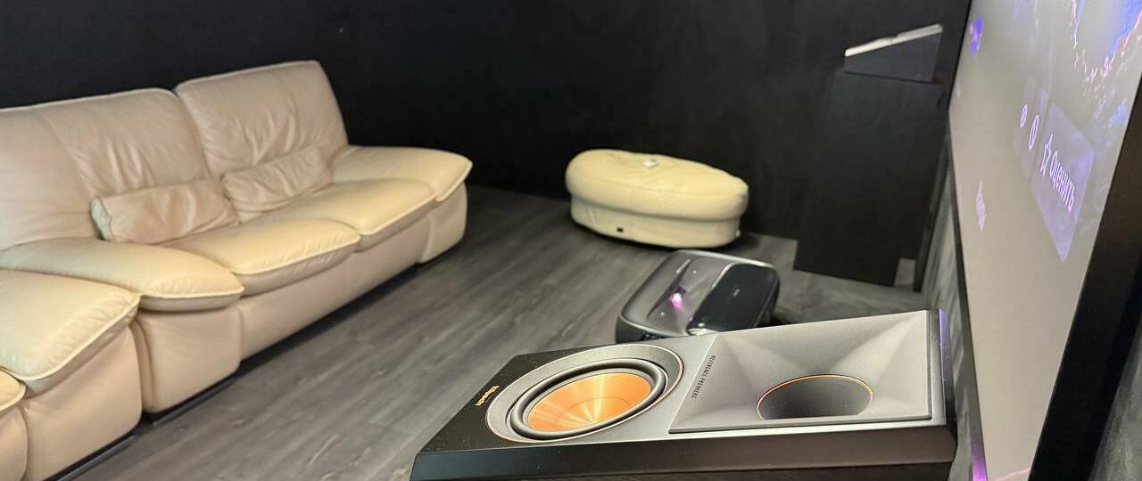 Домашний кинозал  с долби атмос на основе акустики Klipsch  и AV ресивера Integra