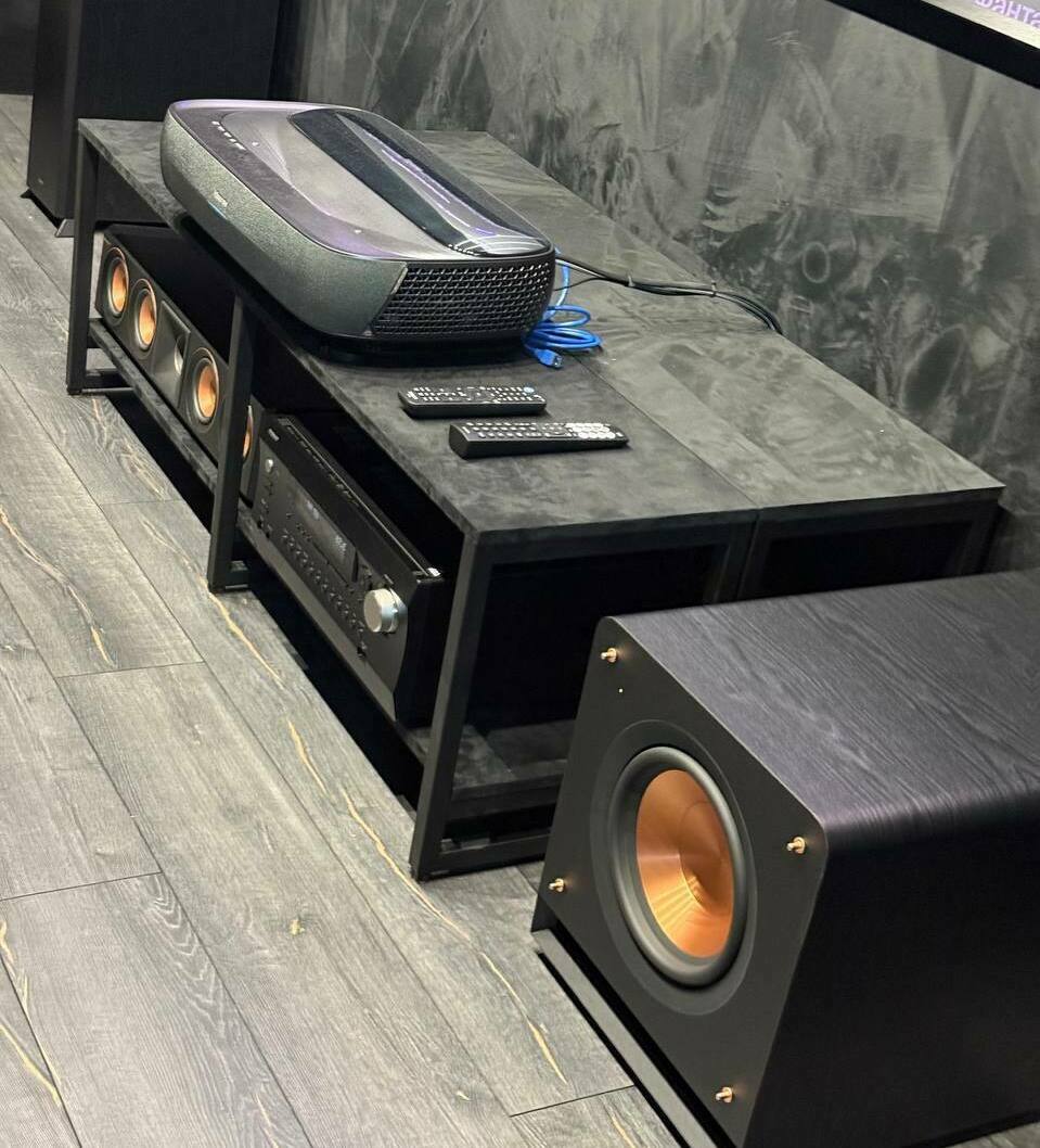 Домашний кинозал  с долби атмос на основе акустики Klipsch  и AV ресивера Integra