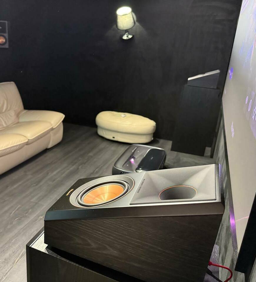 Домашний кинозал  с долби атмос на основе акустики Klipsch  и AV ресивера Integra