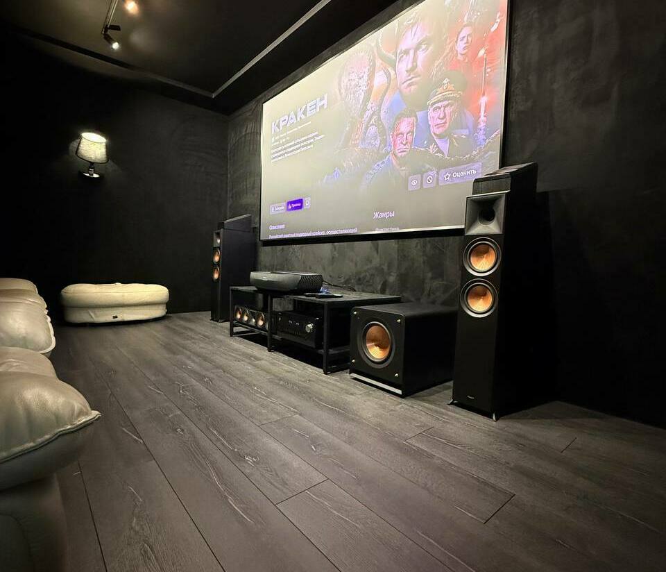 Домашний кинозал  с долби атмос на основе акустики Klipsch  и AV ресивера Integra