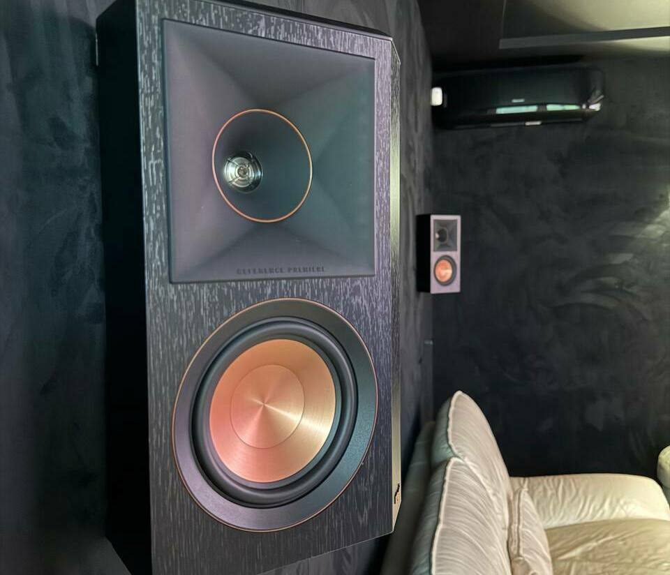 Домашний кинозал  с долби атмос на основе акустики Klipsch  и AV ресивера Integra
